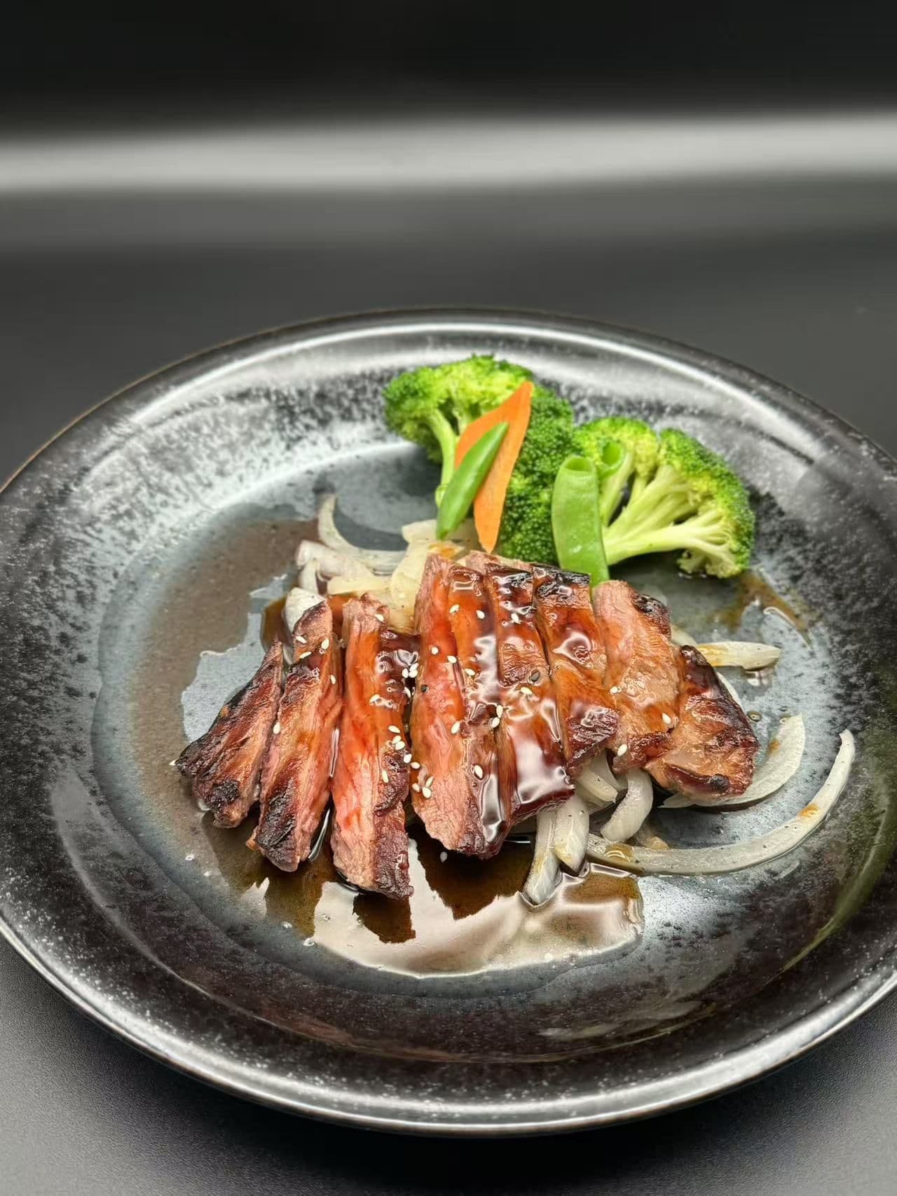 Beef teriyaki with garnish